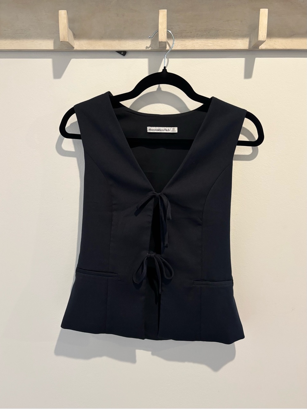 Abercrombie Tie-Front Tailored Top – Black